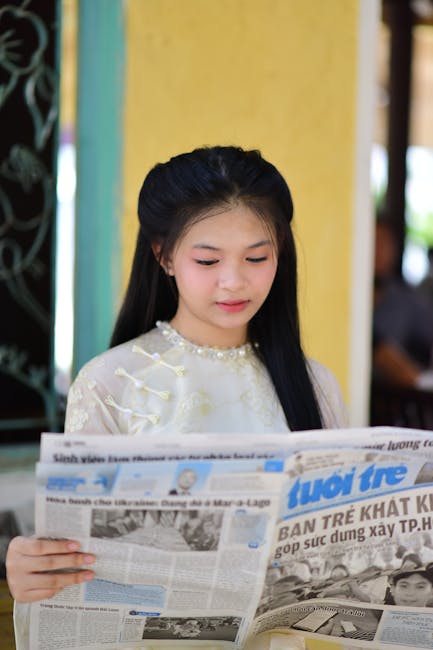 Pintor aplicando pintura en pared